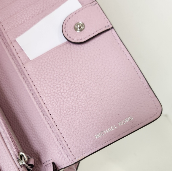 Like New! Kors Lilac Pebbled Leather Wallet /purse /phone Case Crossbody - Picture 3 of 9